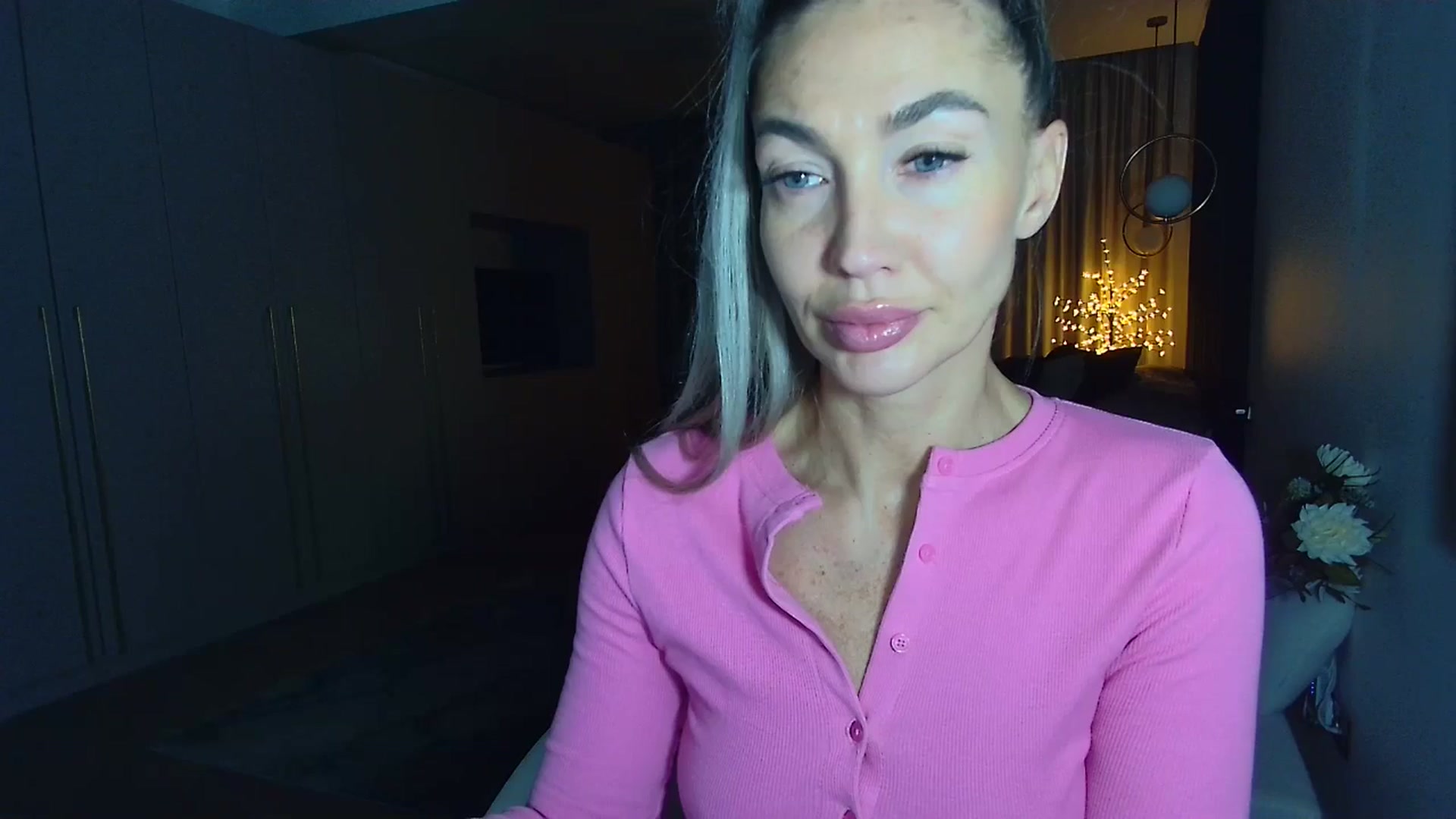 Gallery image thumbnail from Mystery_C's myfreecams stream on, 10/29/2025, 22:20 image 18 of 20