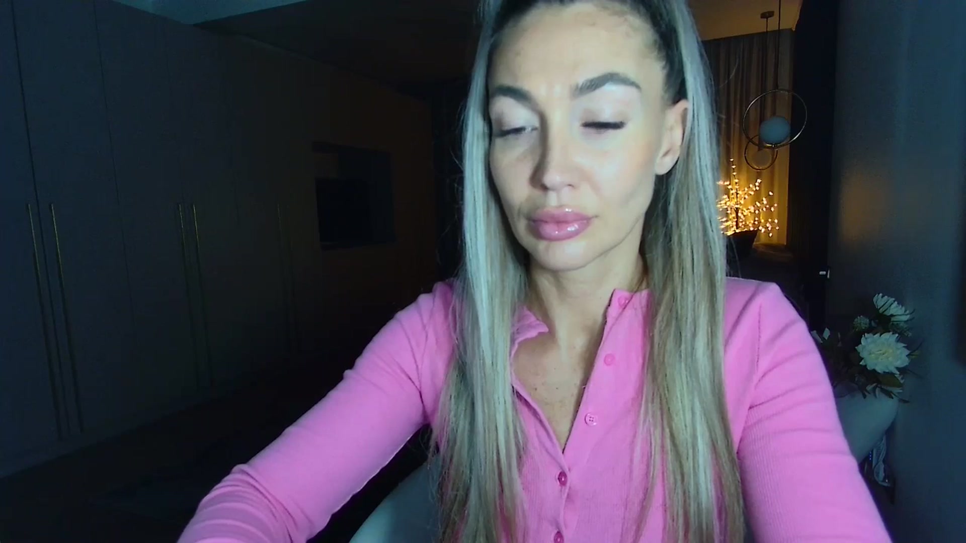 Gallery image thumbnail from Mystery_C's myfreecams stream on, 10/29/2025, 22:20 image 7 of 20