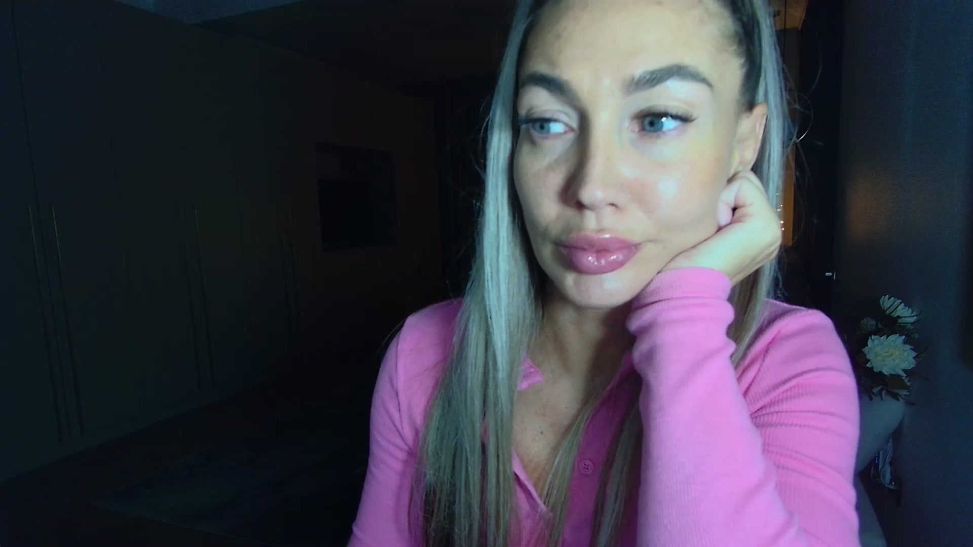 Gallery image thumbnail from Mystery_C's myfreecams stream on, 10/29/2025, 22:20 image 12 of 20