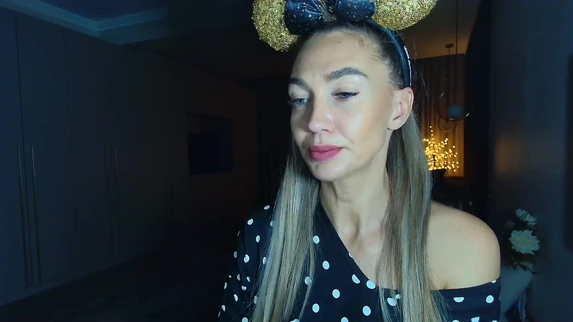 Gallery image thumbnail from Mystery_C's myfreecams stream on, 10/31/2025, 22:26 image 12 of 20