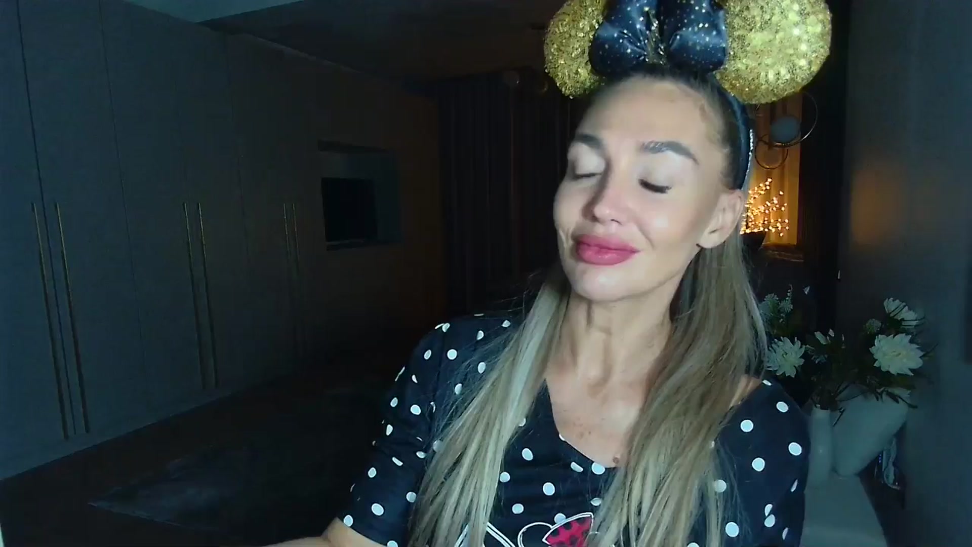 Gallery image thumbnail from Mystery_C's myfreecams stream on, 10/31/2025, 22:26 image 20 of 20