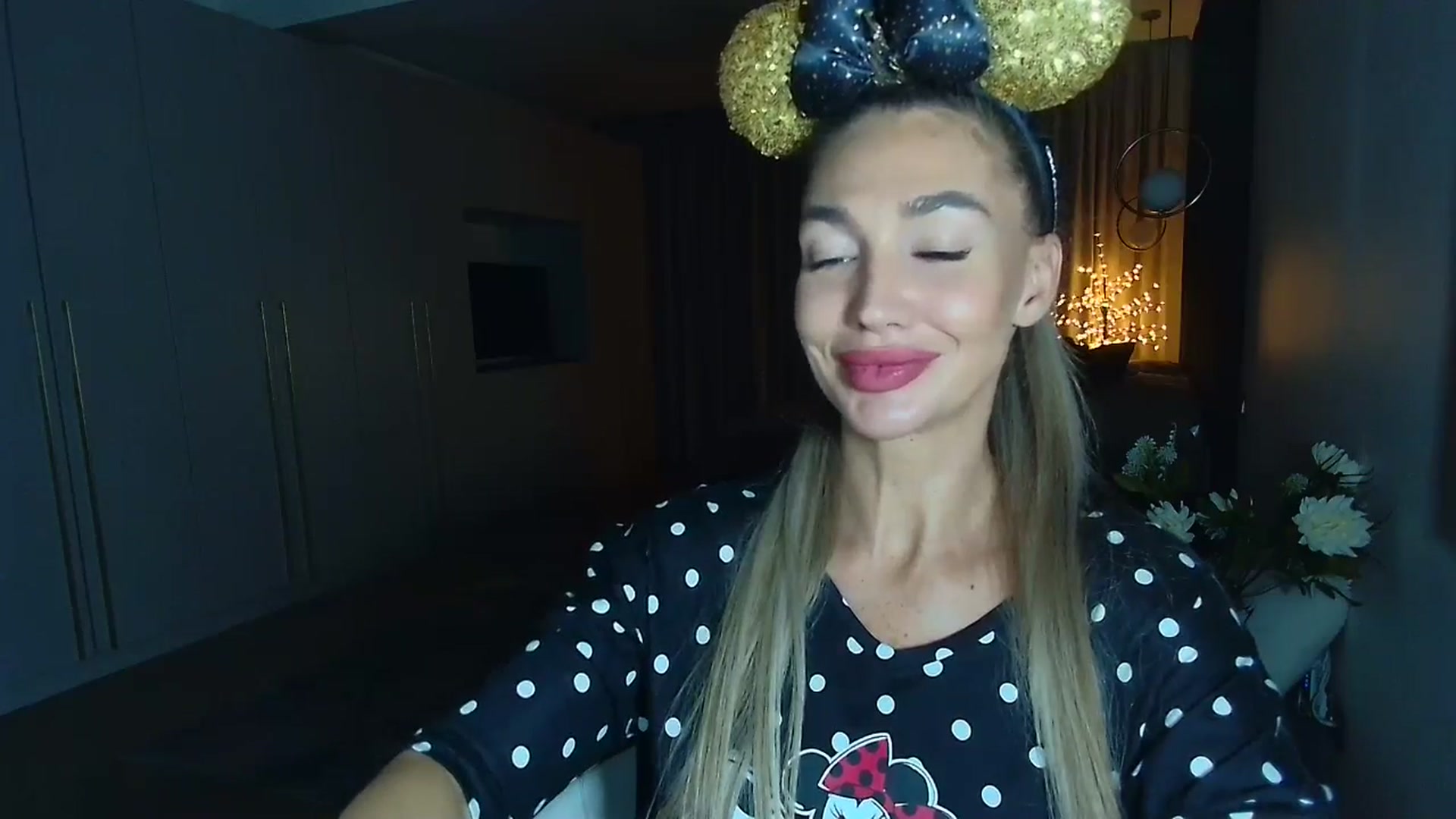 Gallery image thumbnail from Mystery_C's myfreecams stream on, 10/31/2025, 22:26 image 17 of 20