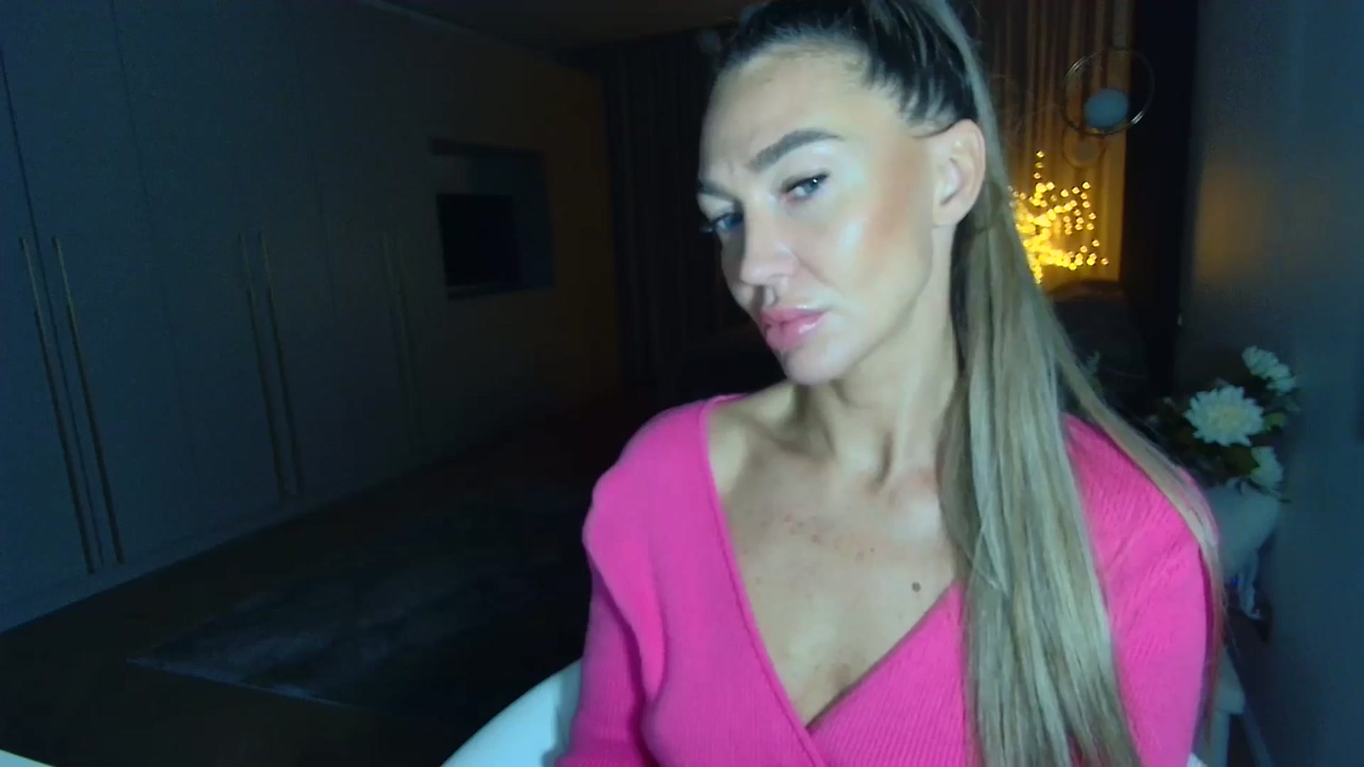 Gallery image thumbnail from Mystery_C's myfreecams stream on, 11/03/2025, 22:32 image 16 of 20