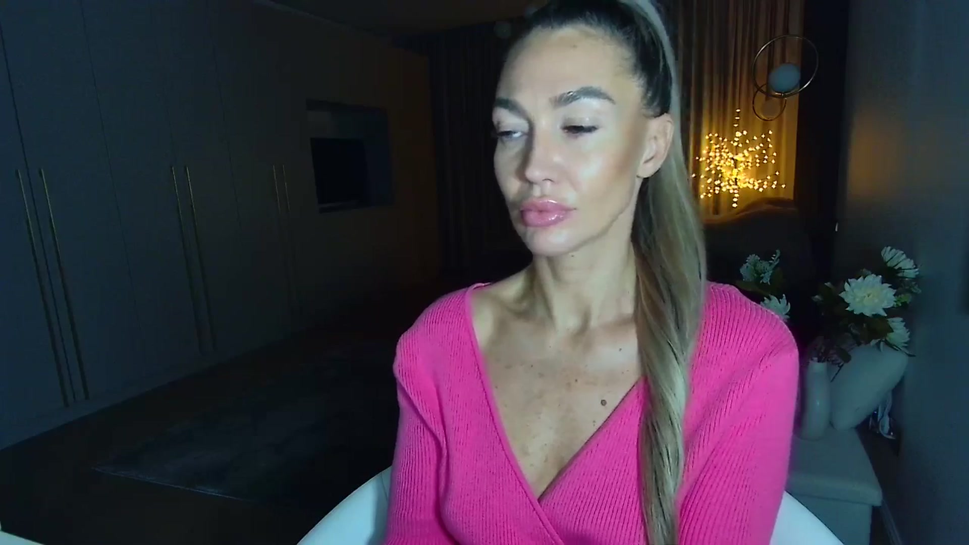 Gallery image thumbnail from Mystery_C's myfreecams stream on, 11/03/2025, 22:32 image 17 of 20
