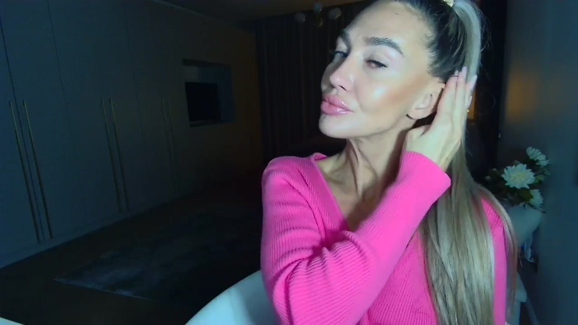 Gallery image thumbnail from Mystery_C's myfreecams stream on, 11/03/2025, 22:32 image 12 of 20