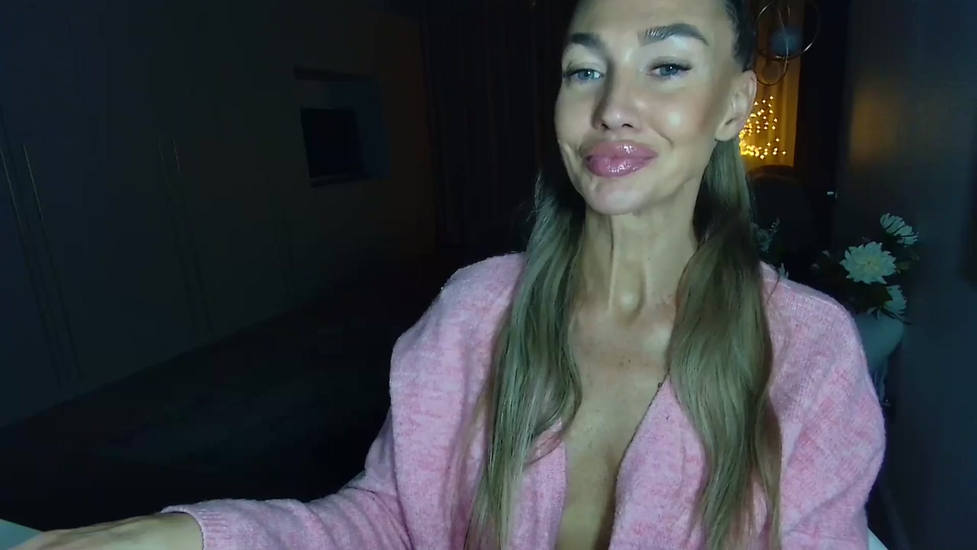 Gallery image thumbnail from Mystery_C's myfreecams stream on, 11/05/2025, 22:25 image 12 of 20