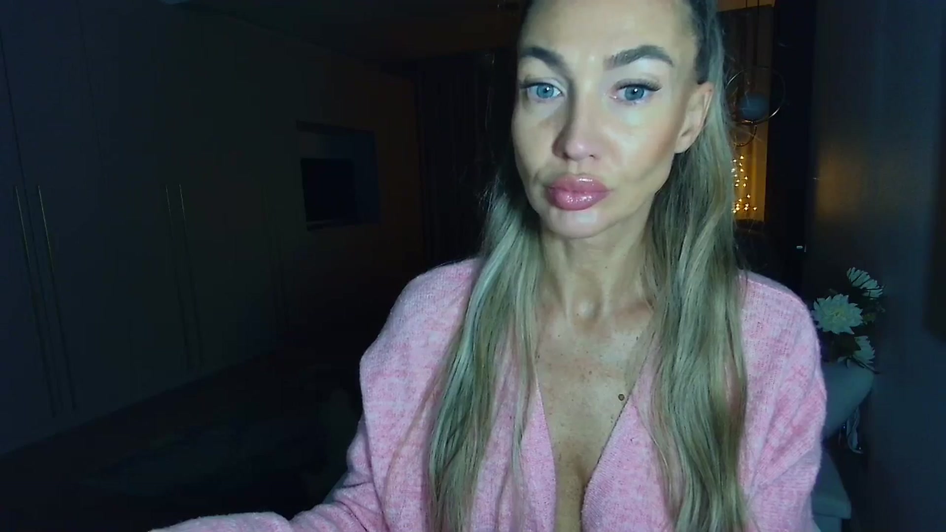 Gallery image thumbnail from Mystery_C's myfreecams stream on, 11/05/2025, 22:25 image 4 of 20