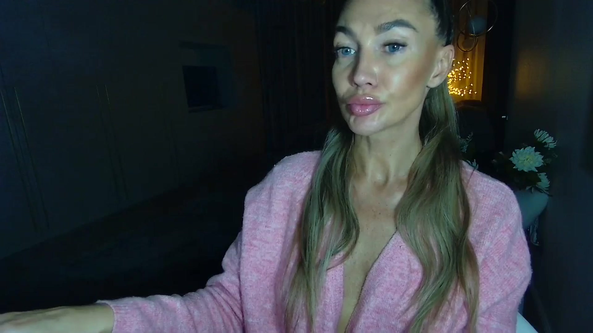 Gallery image thumbnail from Mystery_C's myfreecams stream on, 11/05/2025, 22:25 image 14 of 20