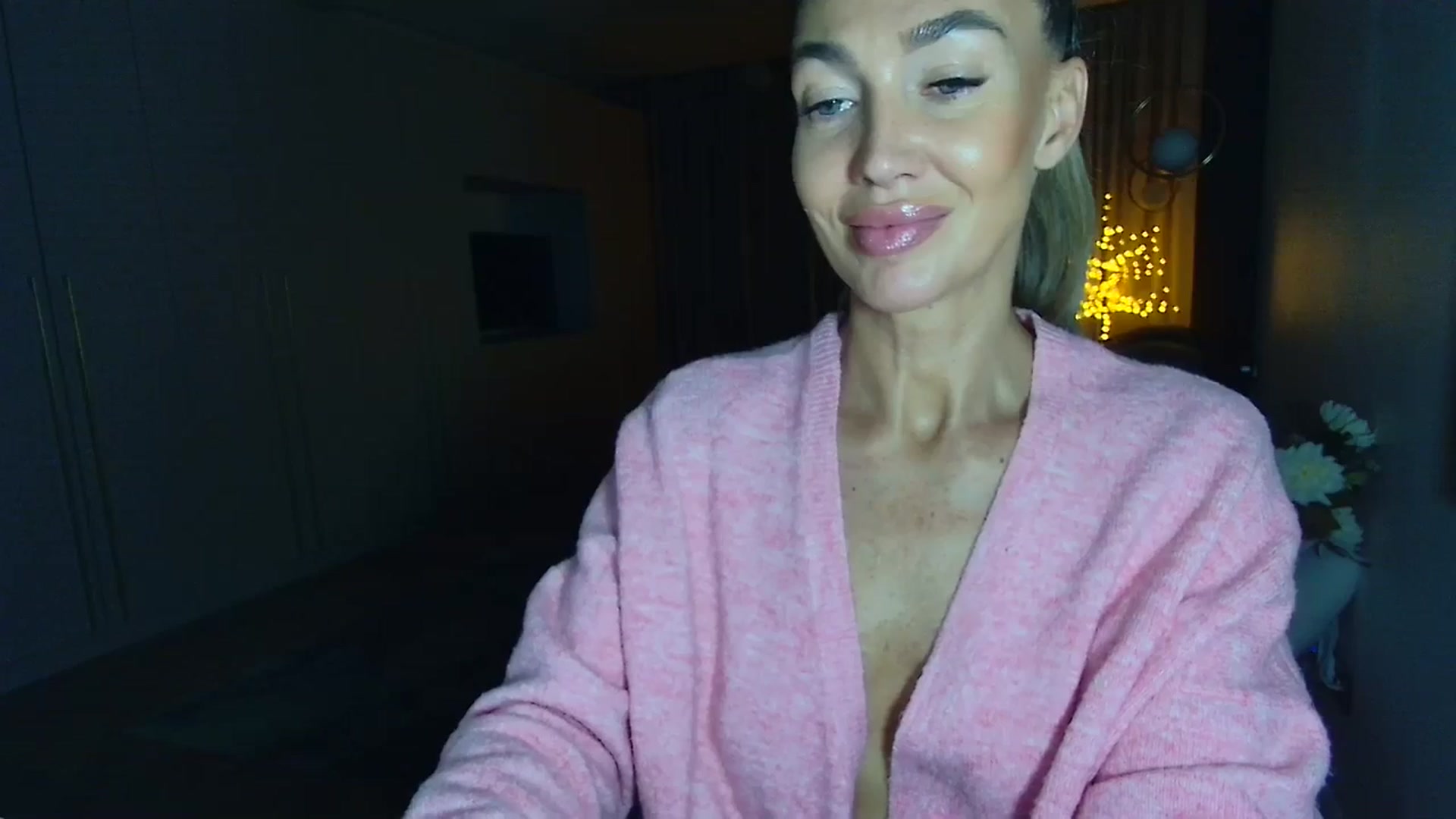 Gallery image thumbnail from Mystery_C's myfreecams stream on, 11/05/2025, 22:52 image 17 of 20