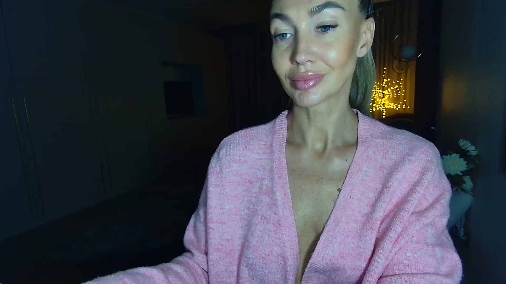 Gallery image thumbnail from Mystery_C's myfreecams stream on, 11/05/2025, 22:52 image 16 of 20
