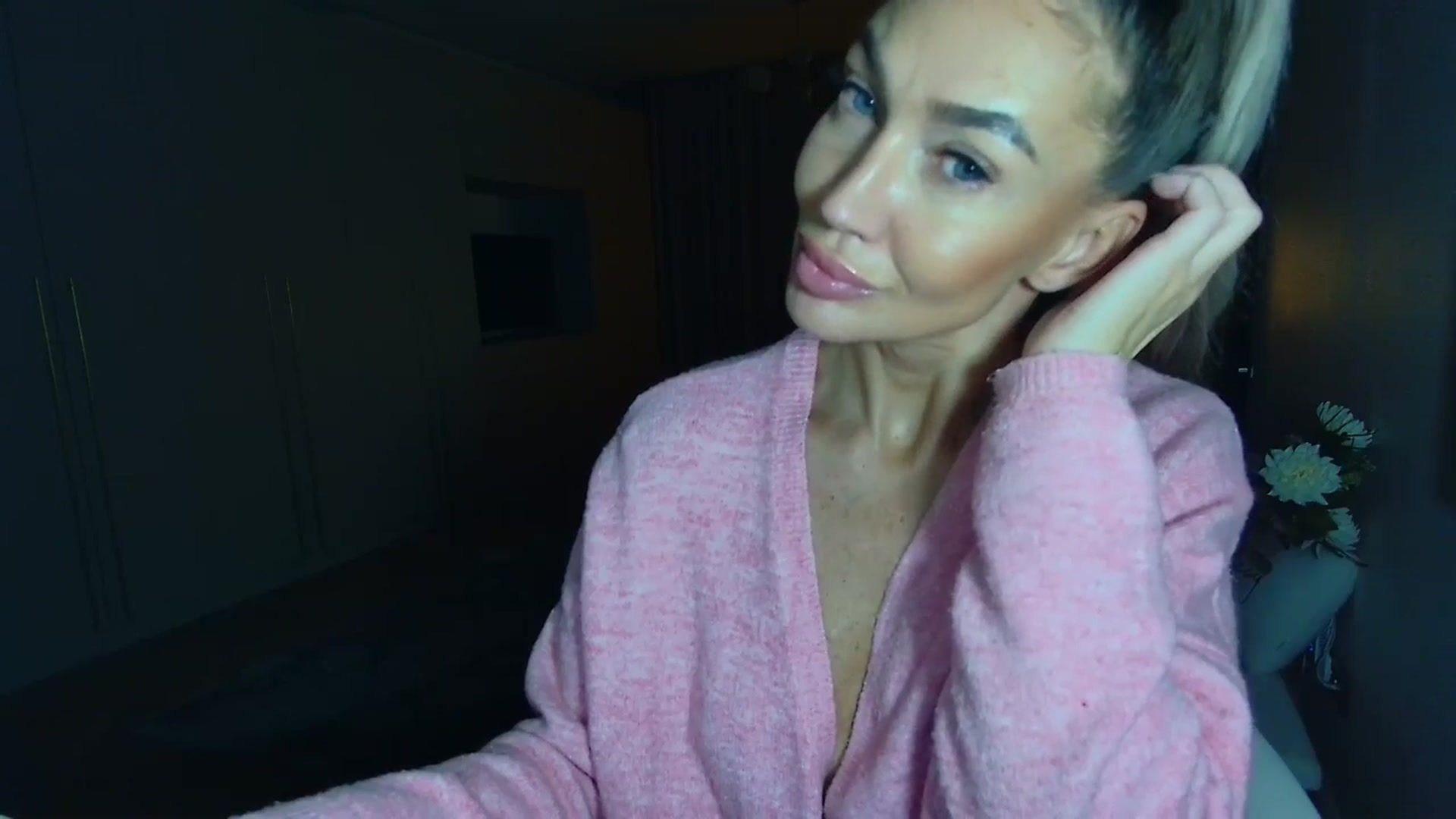 Gallery image thumbnail from Mystery_C's myfreecams stream on, 11/05/2025, 22:52 image 18 of 20