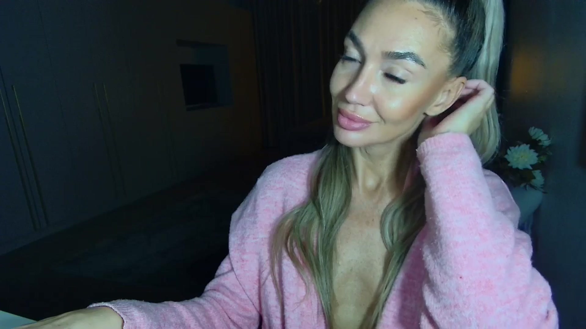 Gallery image thumbnail from Mystery_C's myfreecams stream on, 11/05/2025, 22:52 image 4 of 20