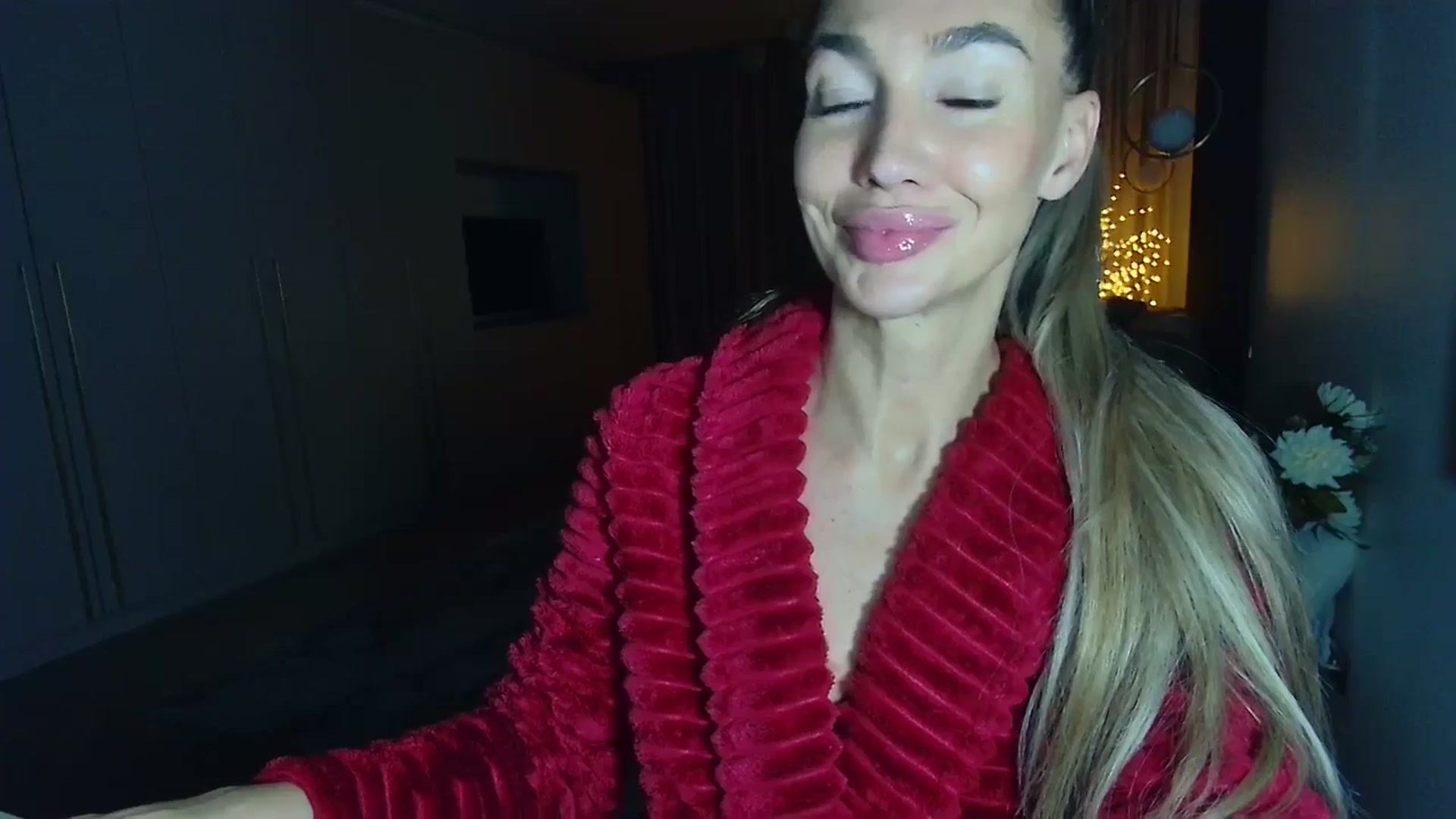 Gallery image thumbnail from Mystery_C's myfreecams stream on, 11/11/2025, 24:05 image 3 of 20