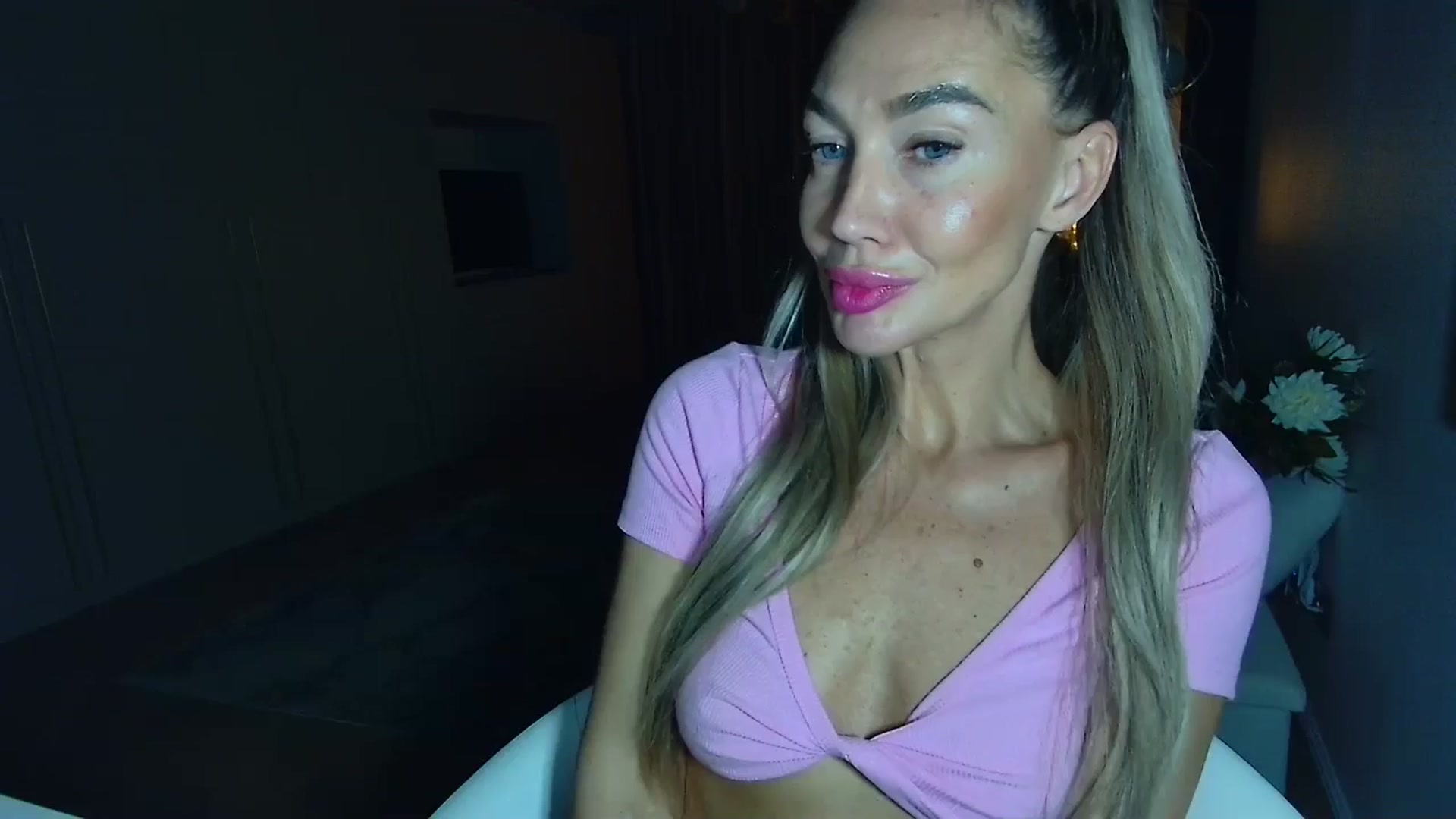 Gallery image thumbnail from Mystery_C's myfreecams stream on, 11/11/2025, 23:04 image 16 of 20