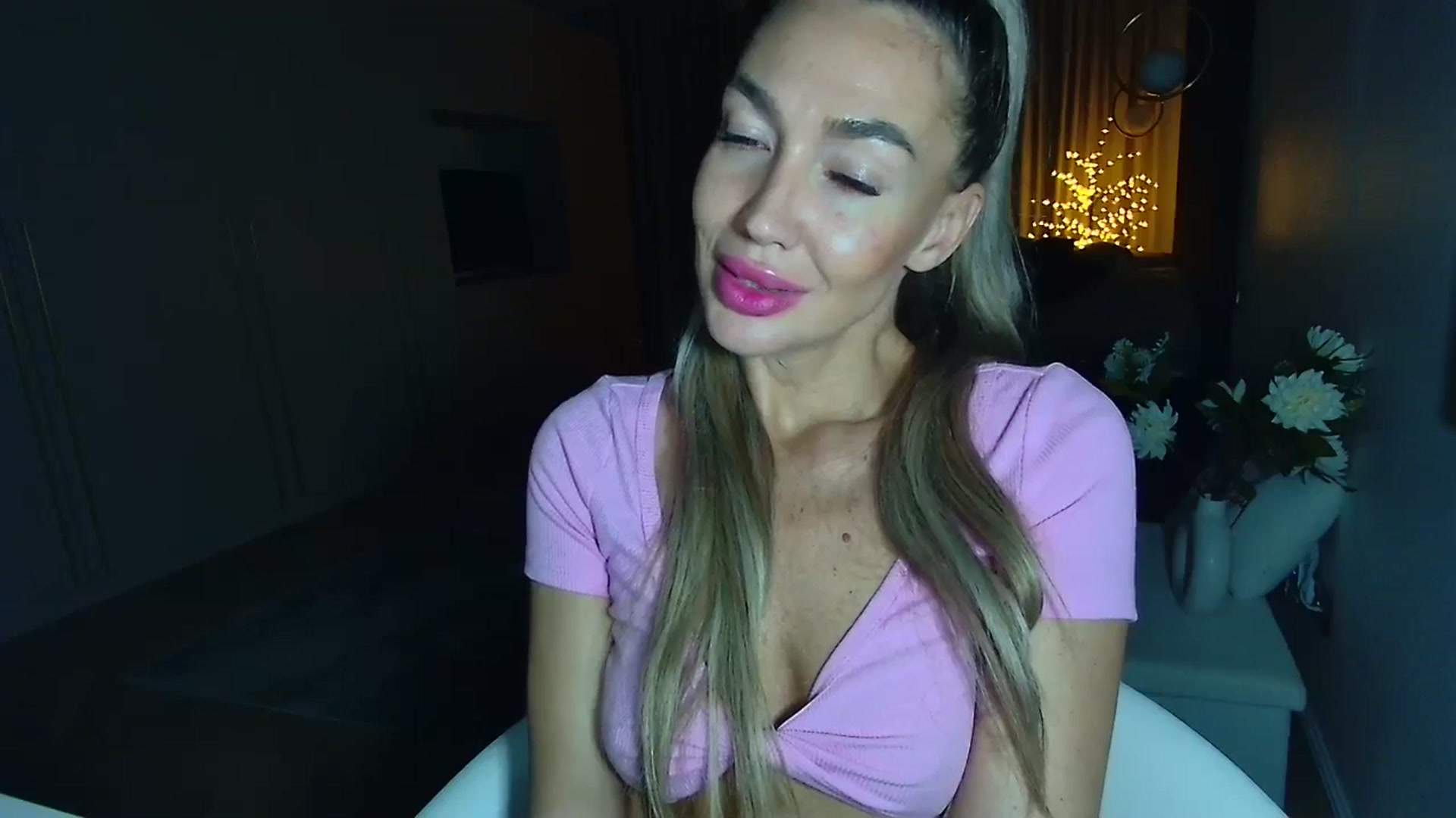Gallery image thumbnail from Mystery_C's myfreecams stream on, 11/11/2025, 23:04 image 15 of 20