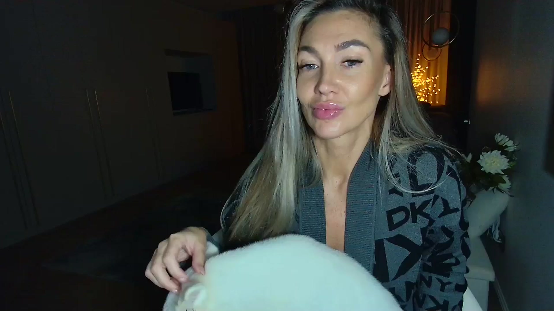 Gallery image thumbnail from Mystery_C's myfreecams stream on, 11/13/2025, 22:26 image 1 of 20