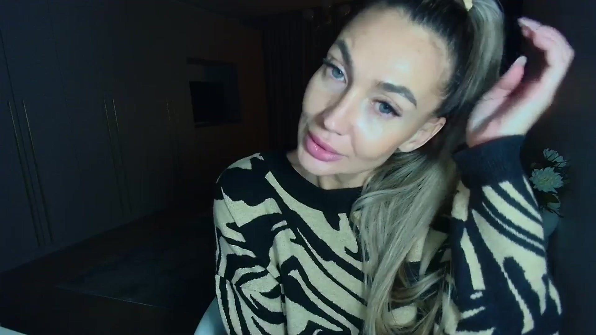Gallery image thumbnail from Mystery_C's myfreecams stream on, 11/17/2025, 23:03 image 15 of 20