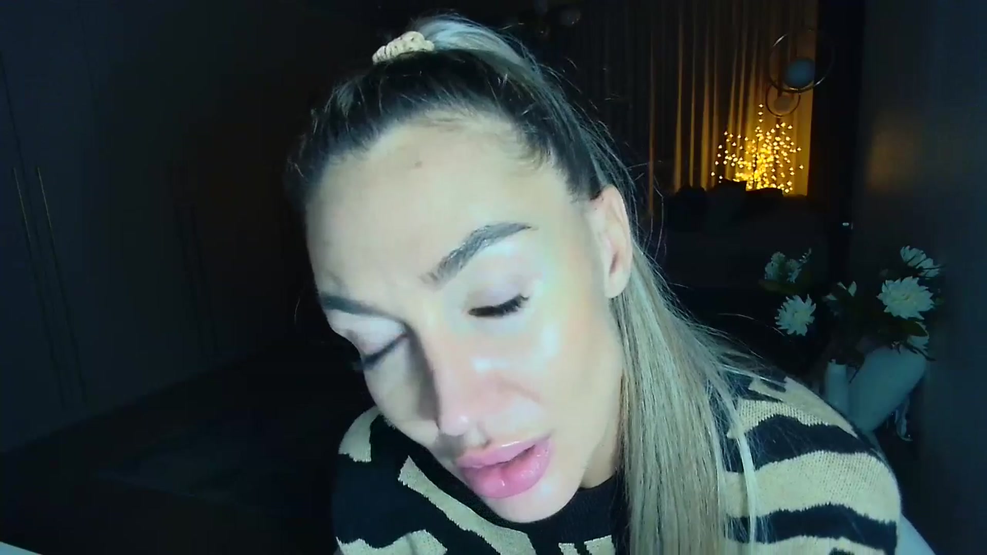 Gallery image thumbnail from Mystery_C's myfreecams stream on, 11/17/2025, 23:03 image 16 of 20