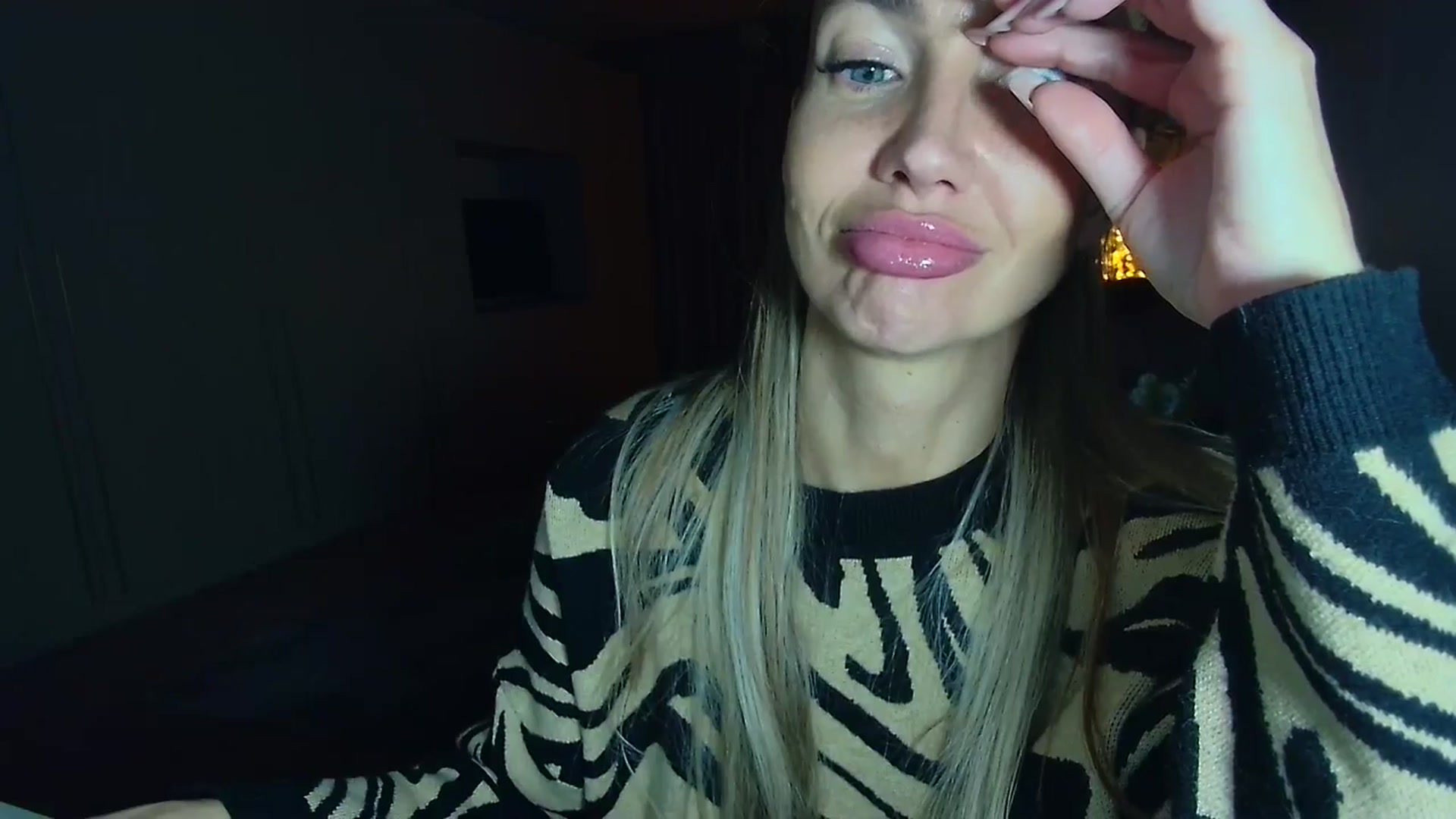Gallery image thumbnail from Mystery_C's myfreecams stream on, 11/17/2025, 23:03 image 4 of 20