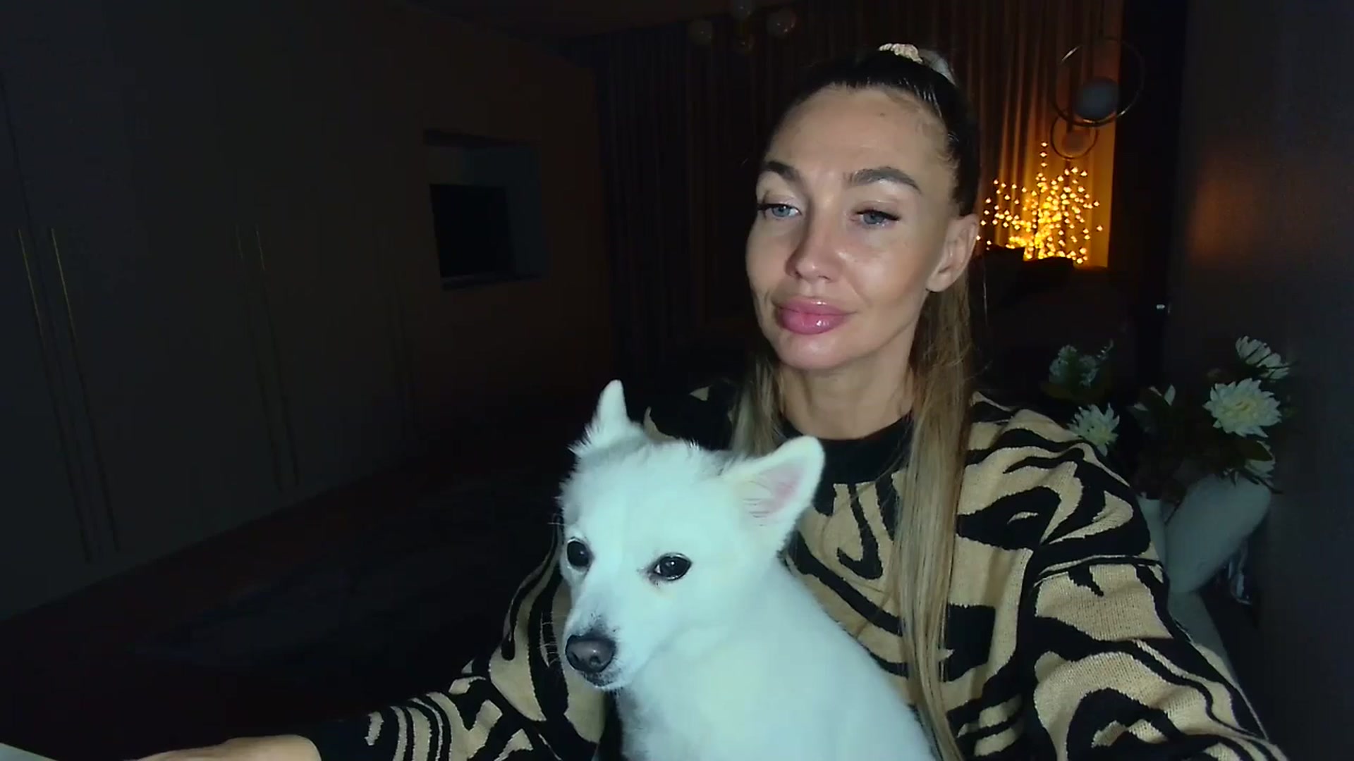 Gallery image thumbnail from Mystery_C's myfreecams stream on, 11/17/2025, 23:03 image 10 of 20