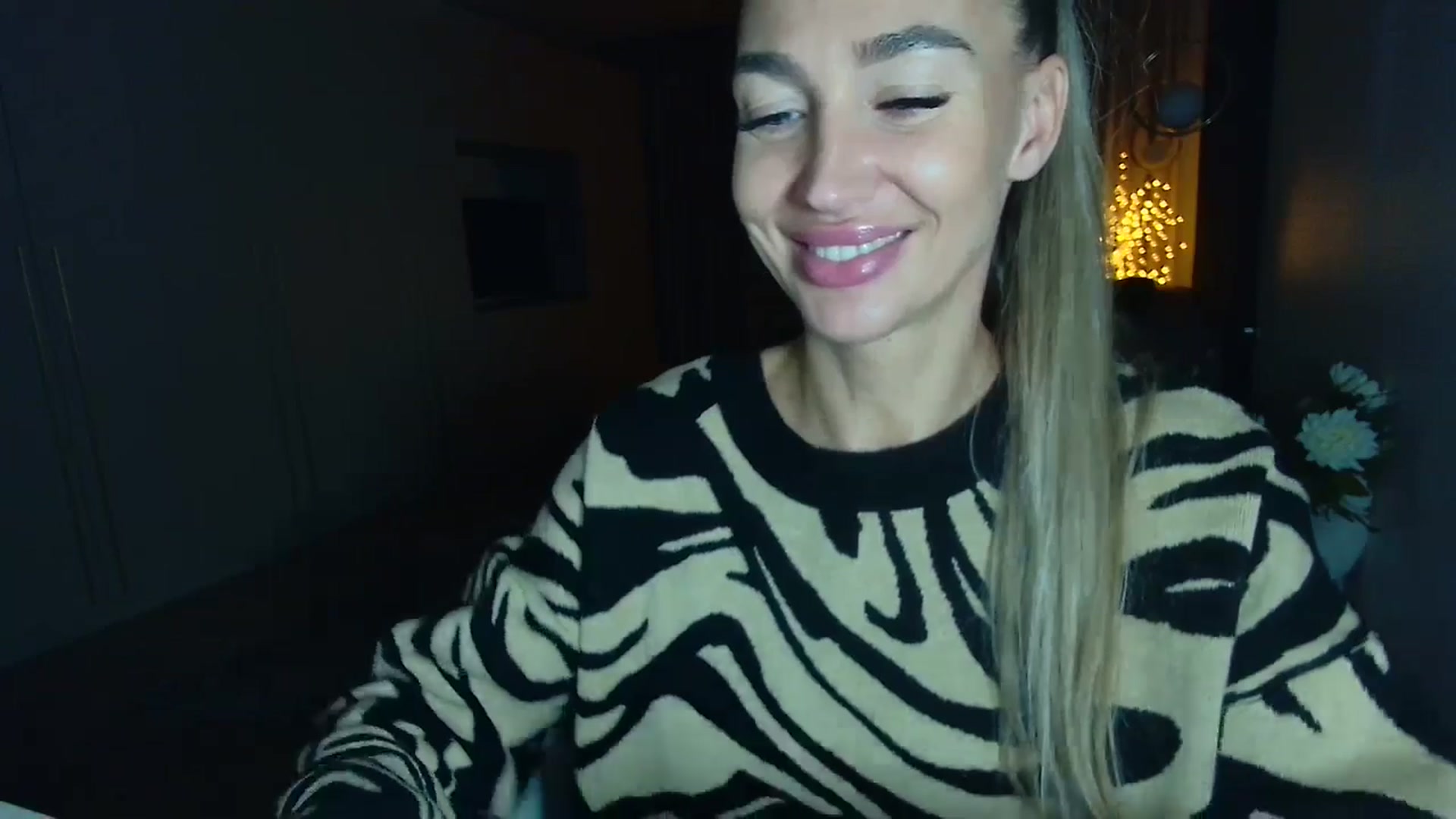 Gallery image thumbnail from Mystery_C's myfreecams stream on, 11/17/2025, 23:03 image 17 of 20