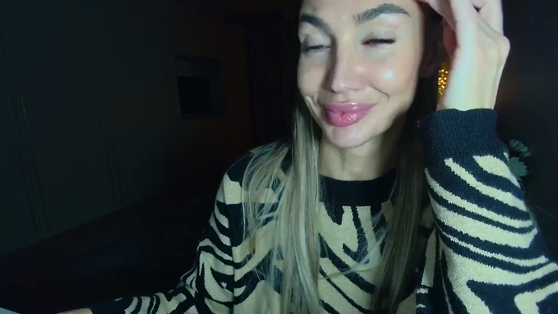 Gallery image thumbnail from Mystery_C's myfreecams stream on, 11/17/2025, 23:03 image 3 of 20