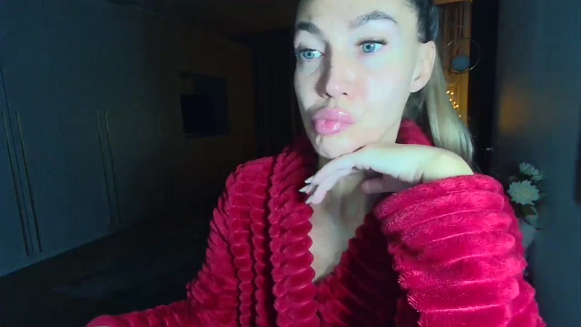 Gallery image thumbnail from Mystery_C's myfreecams stream on, 11/25/2025, 23:13 image 15 of 20