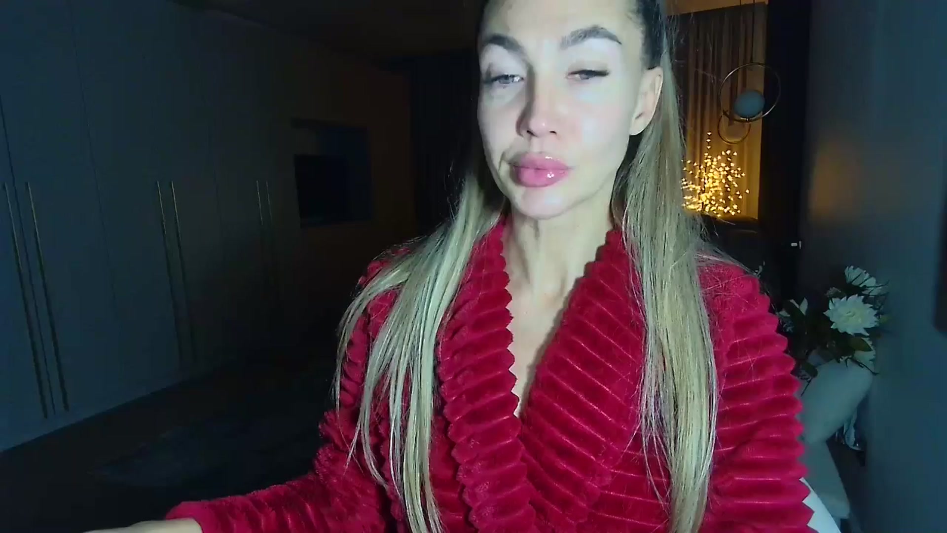 Gallery image thumbnail from Mystery_C's myfreecams stream on, 11/25/2025, 23:13 image 1 of 20