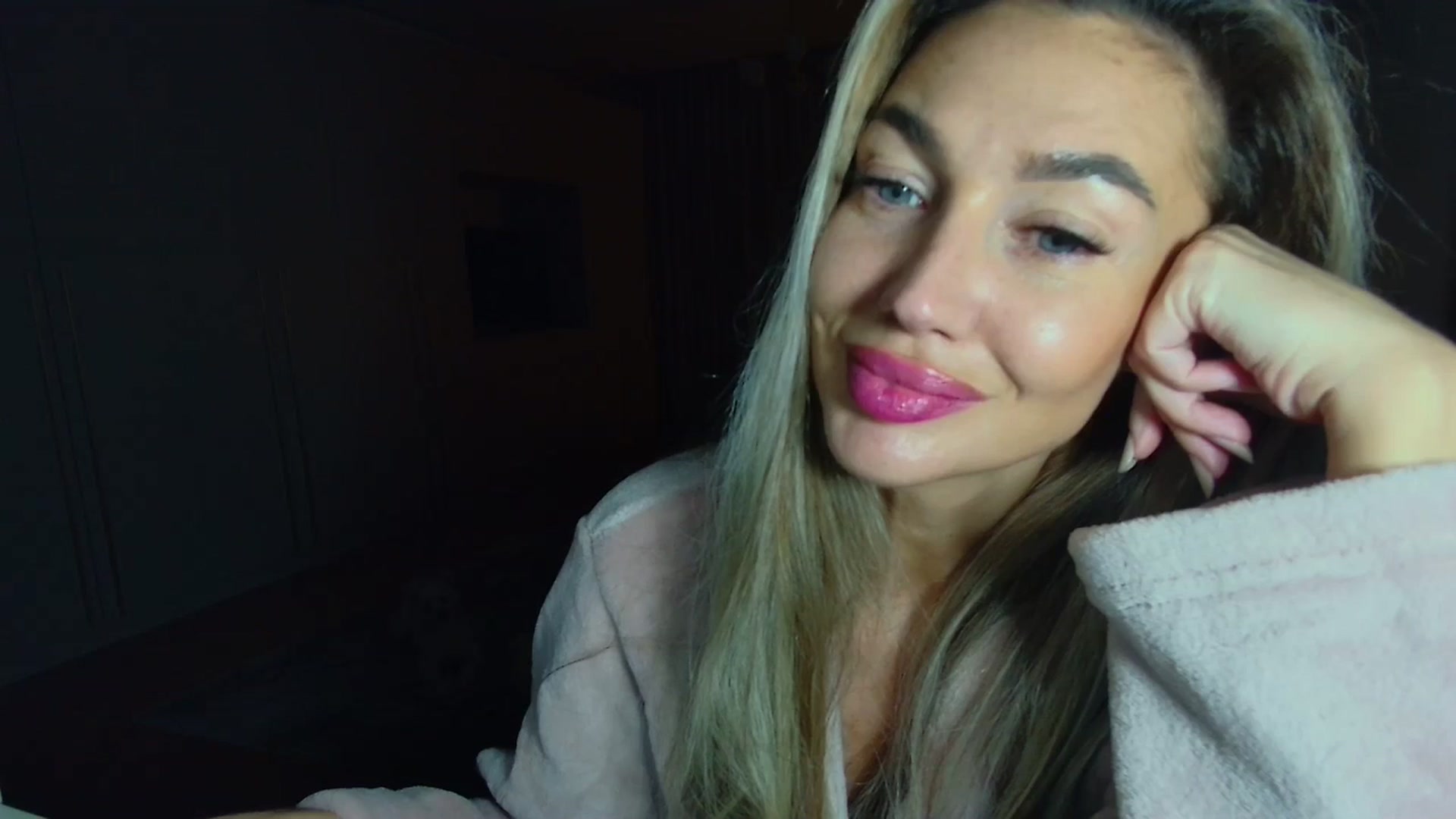 Gallery image thumbnail from Mystery_C's myfreecams stream on, 11/26/2025, 22:52 image 4 of 20