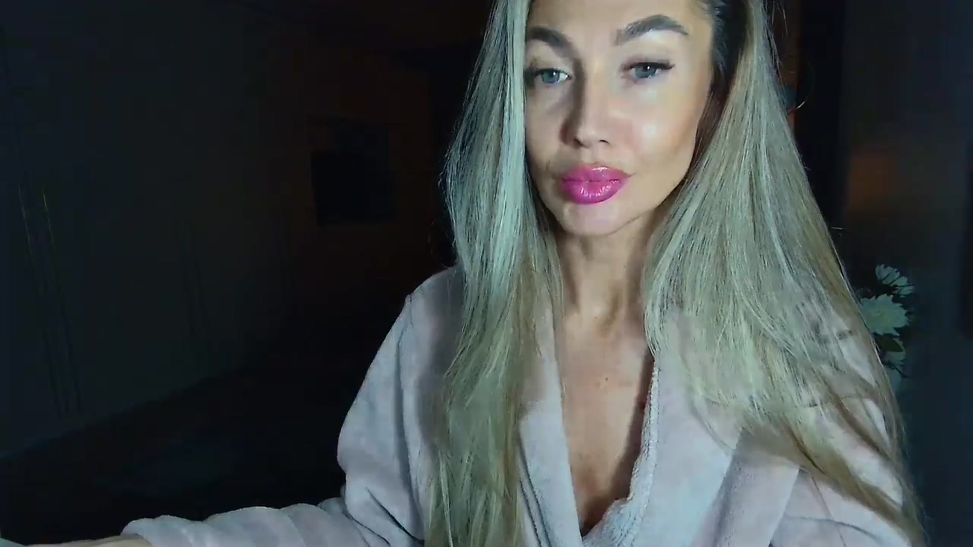 Gallery image thumbnail from Mystery_C's myfreecams stream on, 11/26/2025, 22:52 image 9 of 20