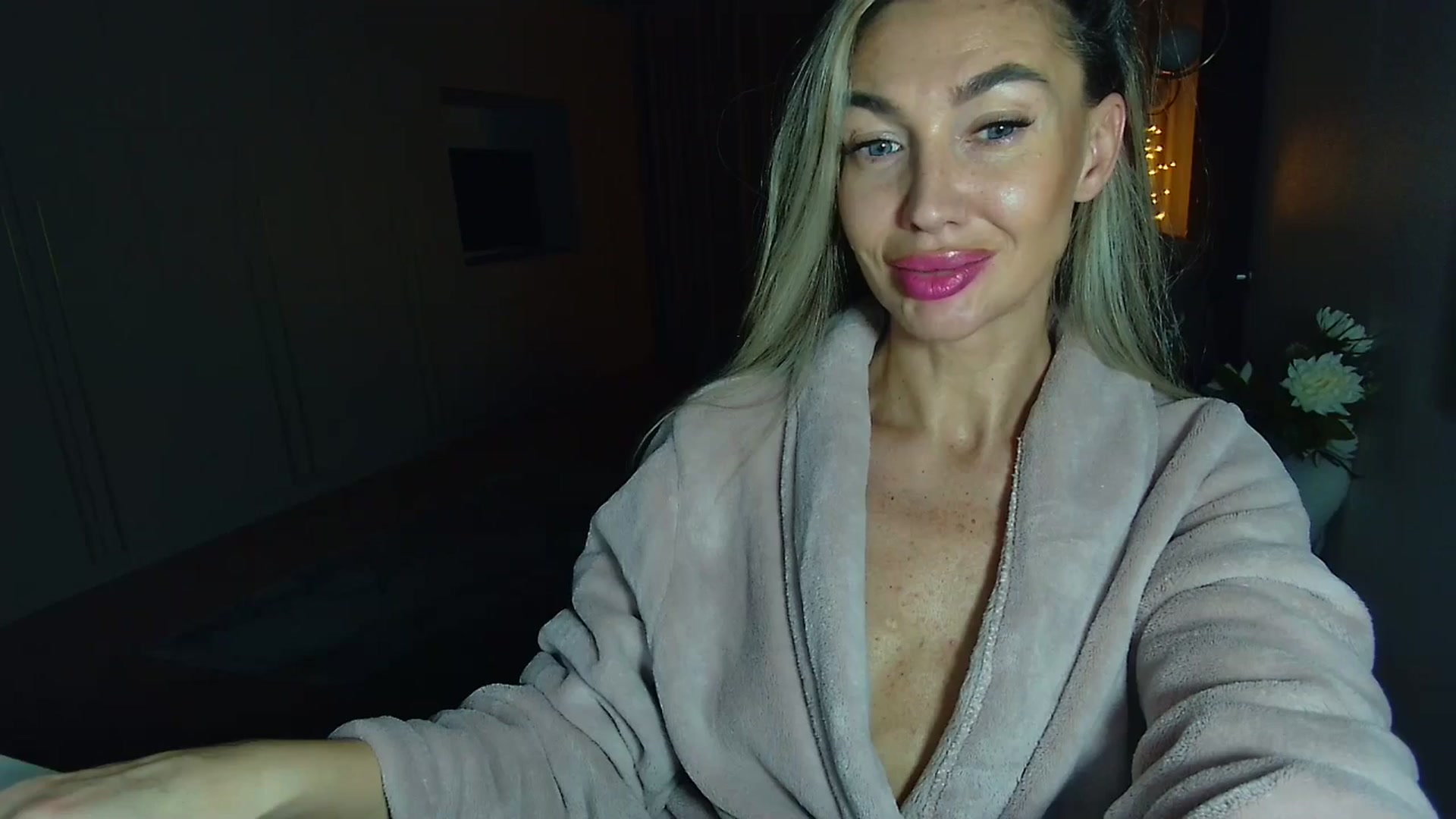 Gallery image thumbnail from Mystery_C's myfreecams stream on, 11/26/2025, 22:52 image 10 of 20