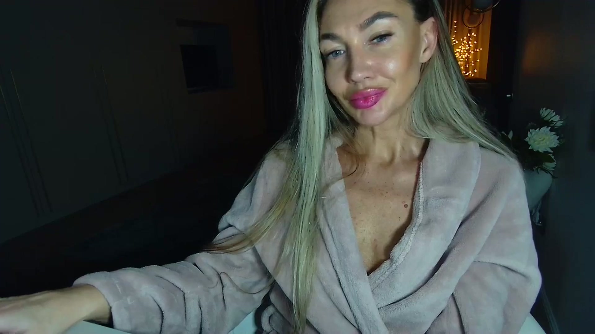 Gallery image thumbnail from Mystery_C's myfreecams stream on, 11/26/2025, 22:52 image 18 of 20