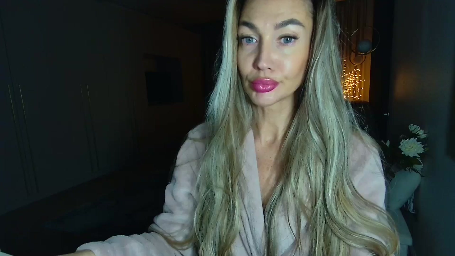 Gallery image thumbnail from Mystery_C's myfreecams stream on, 11/26/2025, 22:52 image 2 of 20