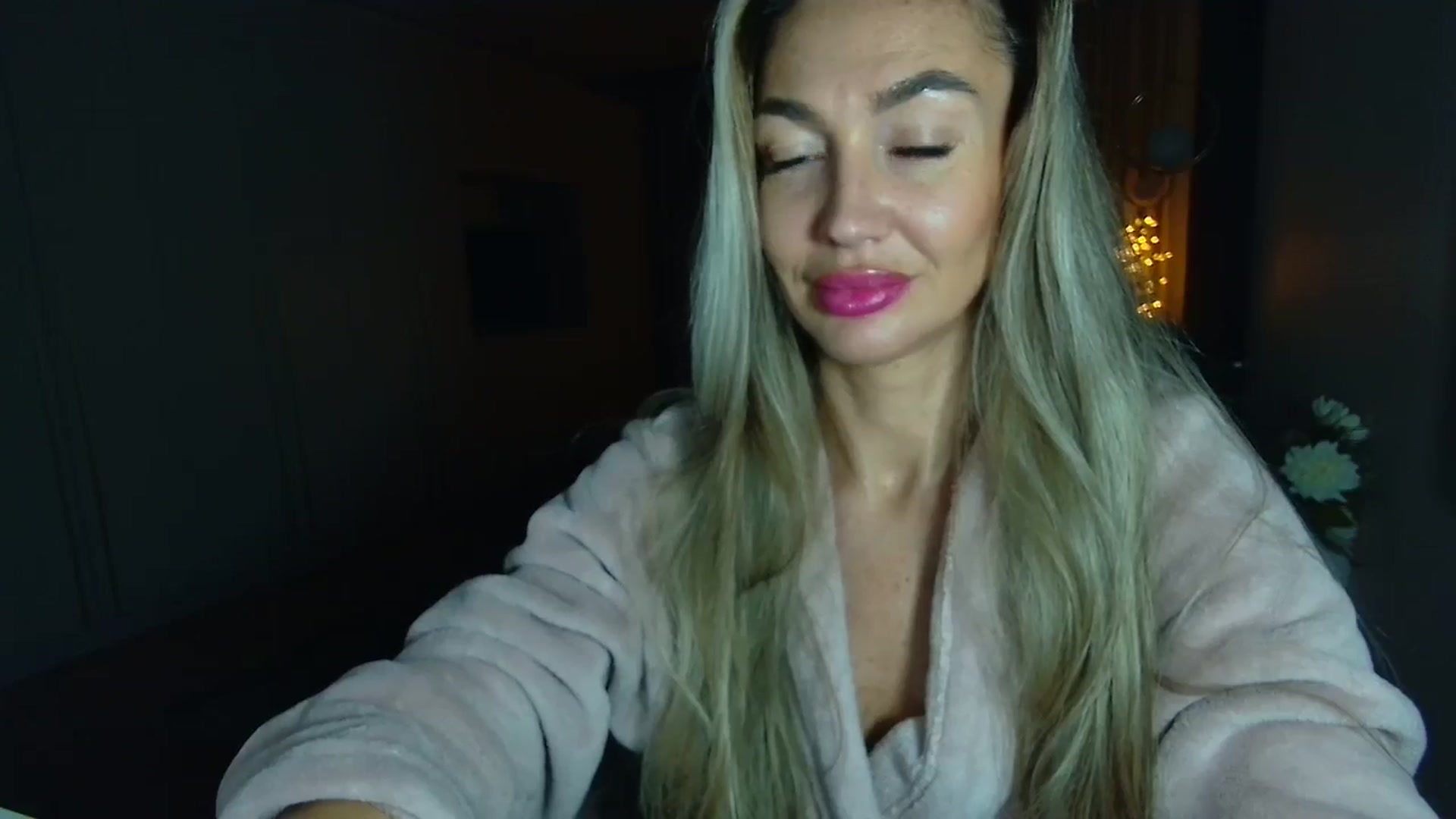Gallery image thumbnail from Mystery_C's myfreecams stream on, 11/26/2025, 22:52 image 8 of 20