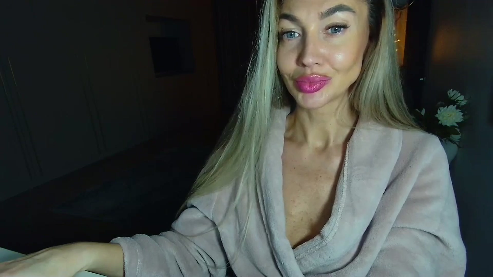 Gallery image thumbnail from Mystery_C's myfreecams stream on, 11/26/2025, 22:52 image 16 of 20