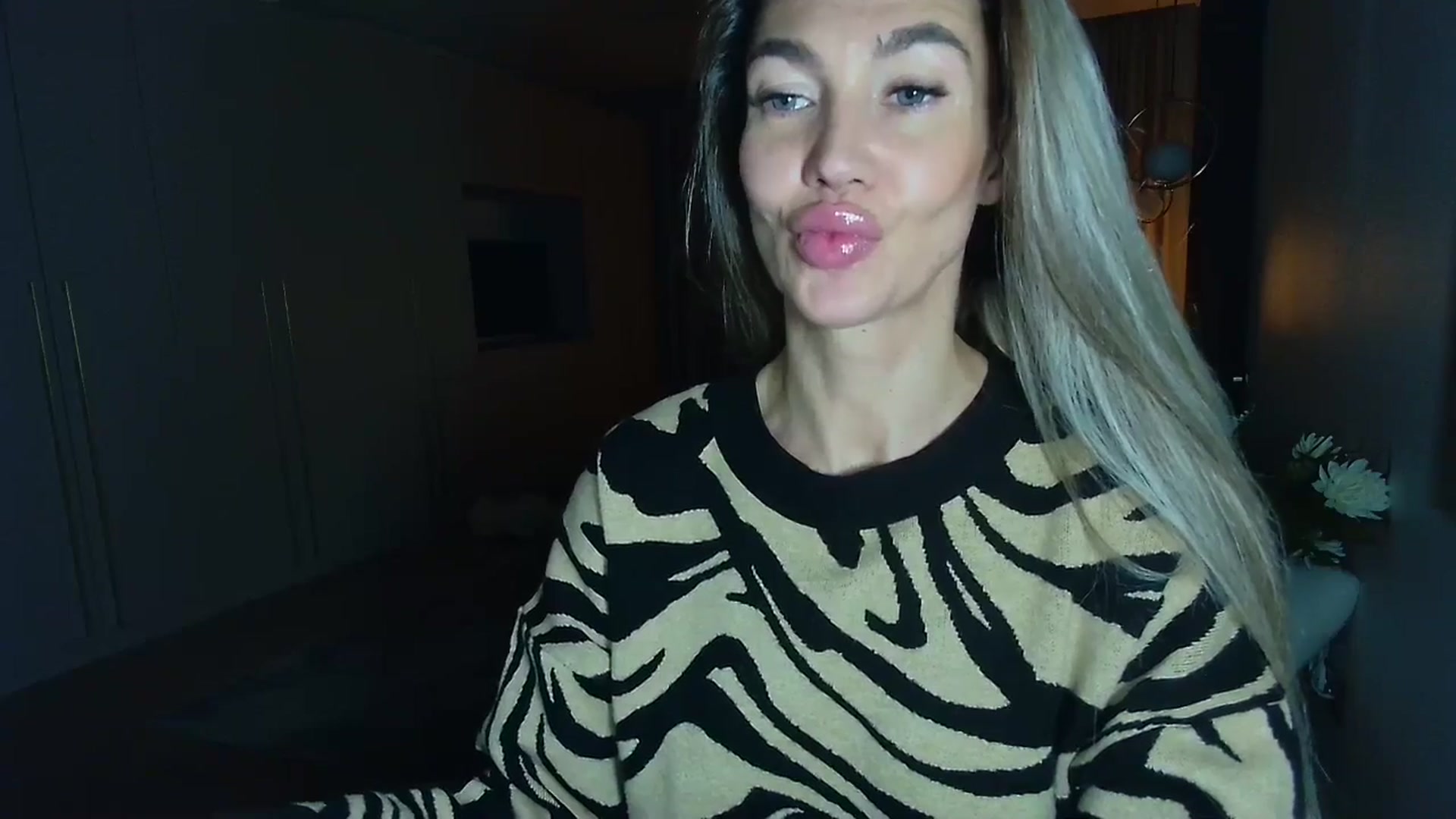 Gallery image thumbnail from Mystery_C's myfreecams stream on, 12/02/2025, 23:04 image 3 of 20