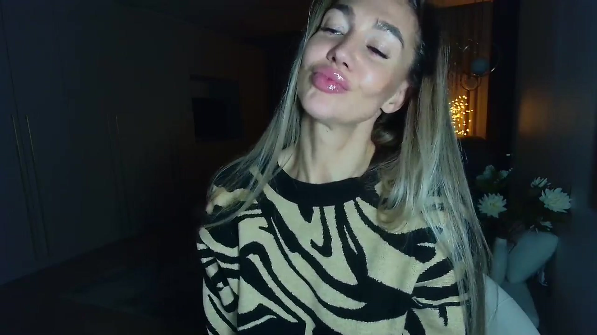 Gallery image thumbnail from Mystery_C's myfreecams stream on, 12/02/2025, 23:04 image 6 of 20