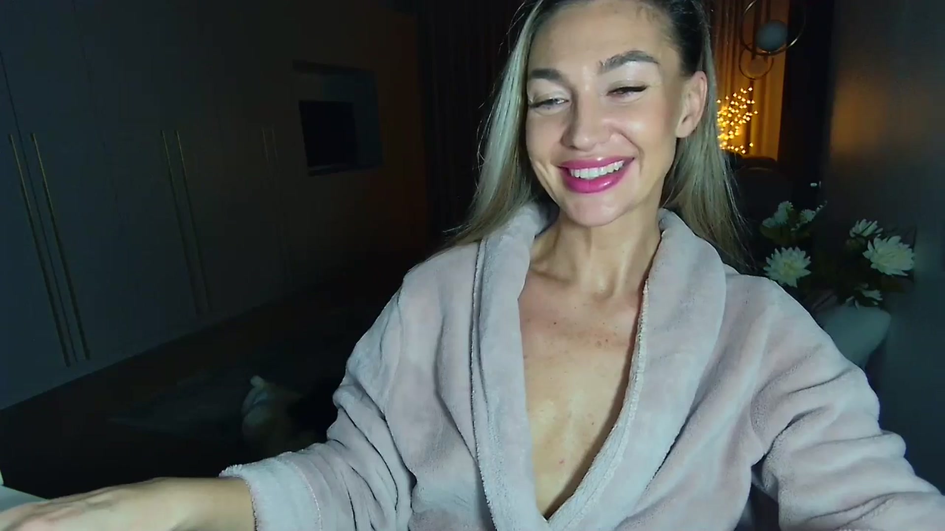 Gallery image thumbnail from Mystery_C's myfreecams stream on, 12/03/2025, 23:09 image 12 of 20