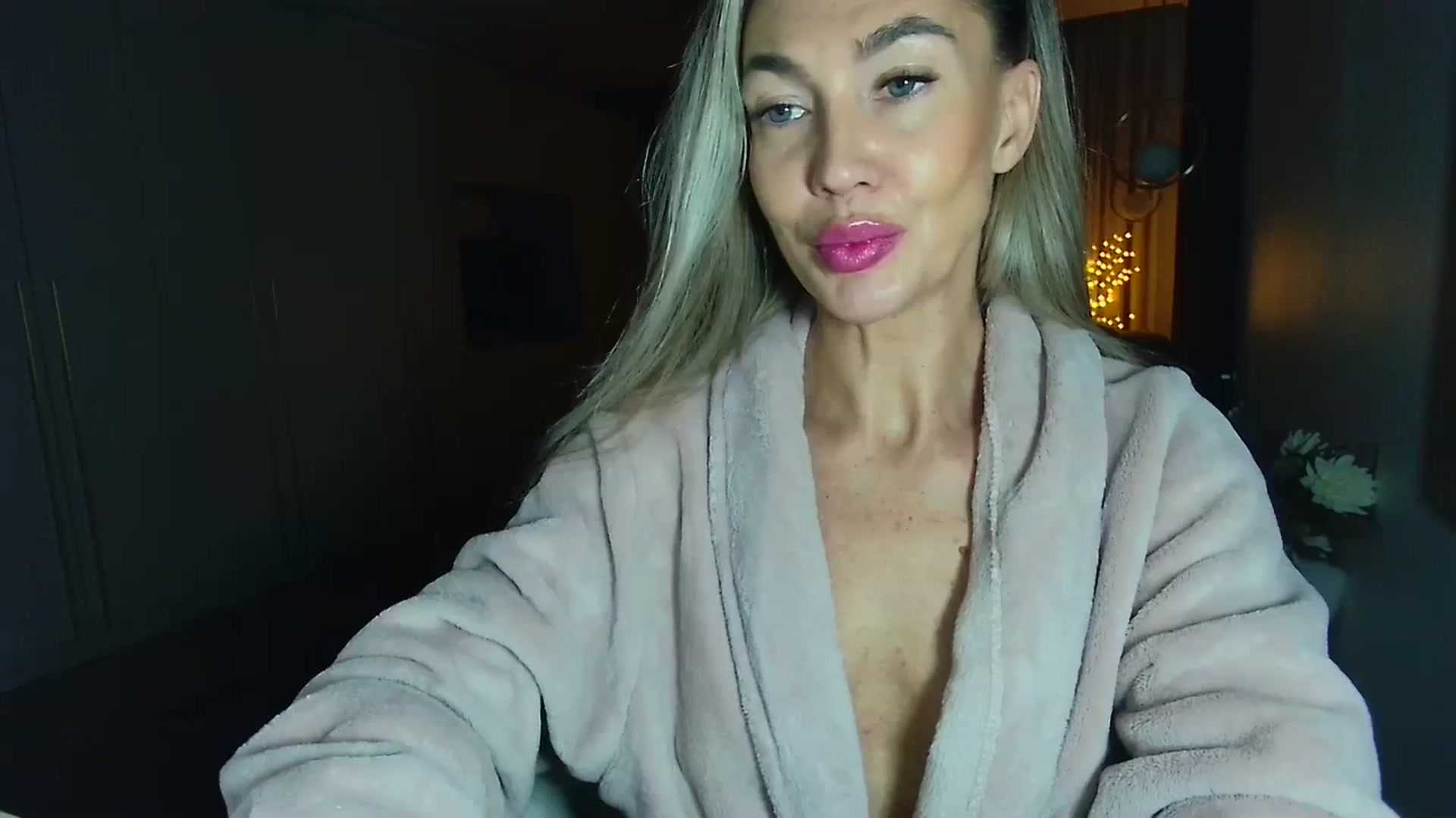 Gallery image thumbnail from Mystery_C's myfreecams stream on, 12/03/2025, 23:09 image 2 of 20