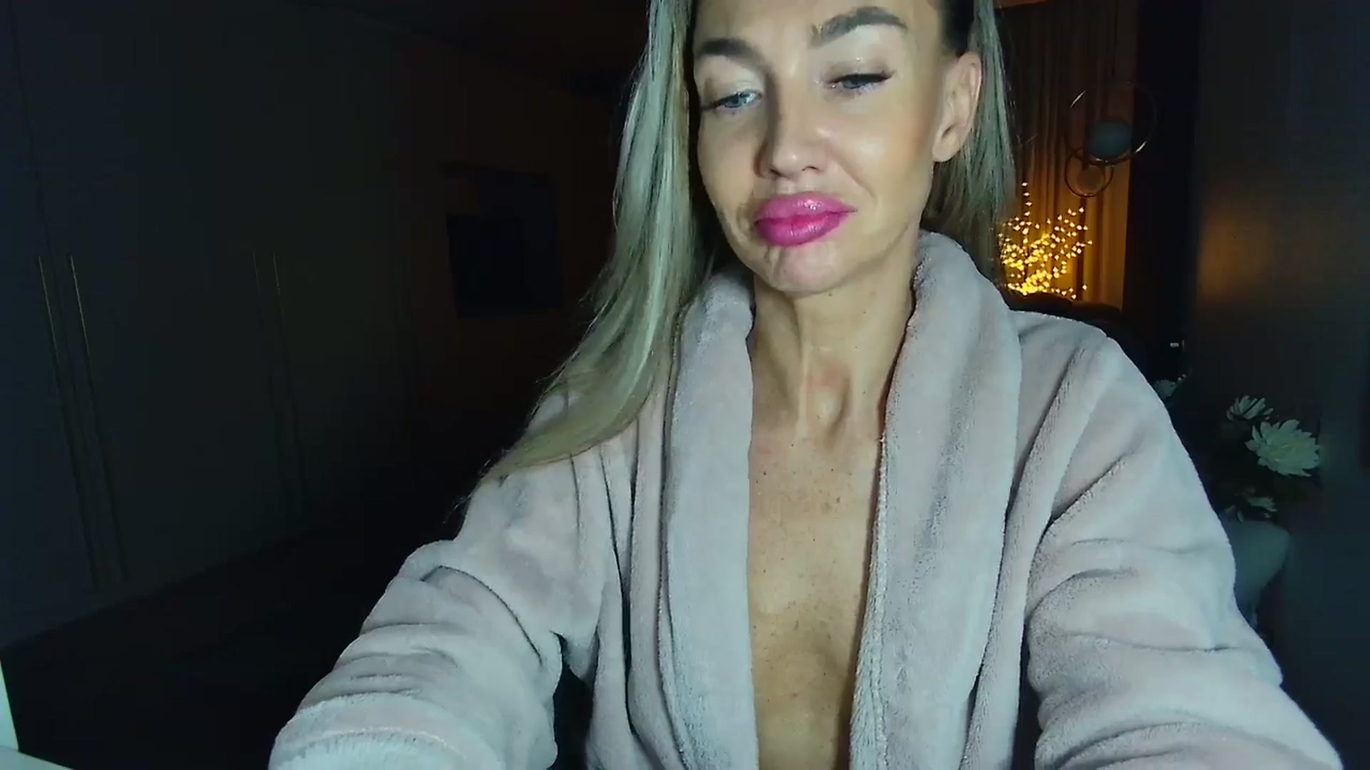 Gallery image thumbnail from Mystery_C's myfreecams stream on, 12/03/2025, 23:09 image 6 of 20