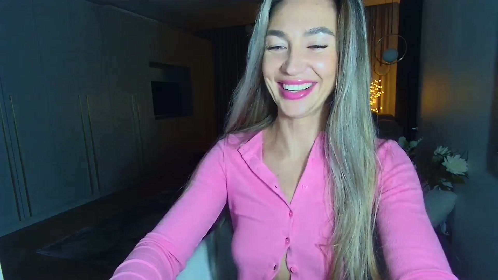 Gallery image thumbnail from Mystery_C's myfreecams stream on, 12/04/2025, 23:14 image 4 of 20