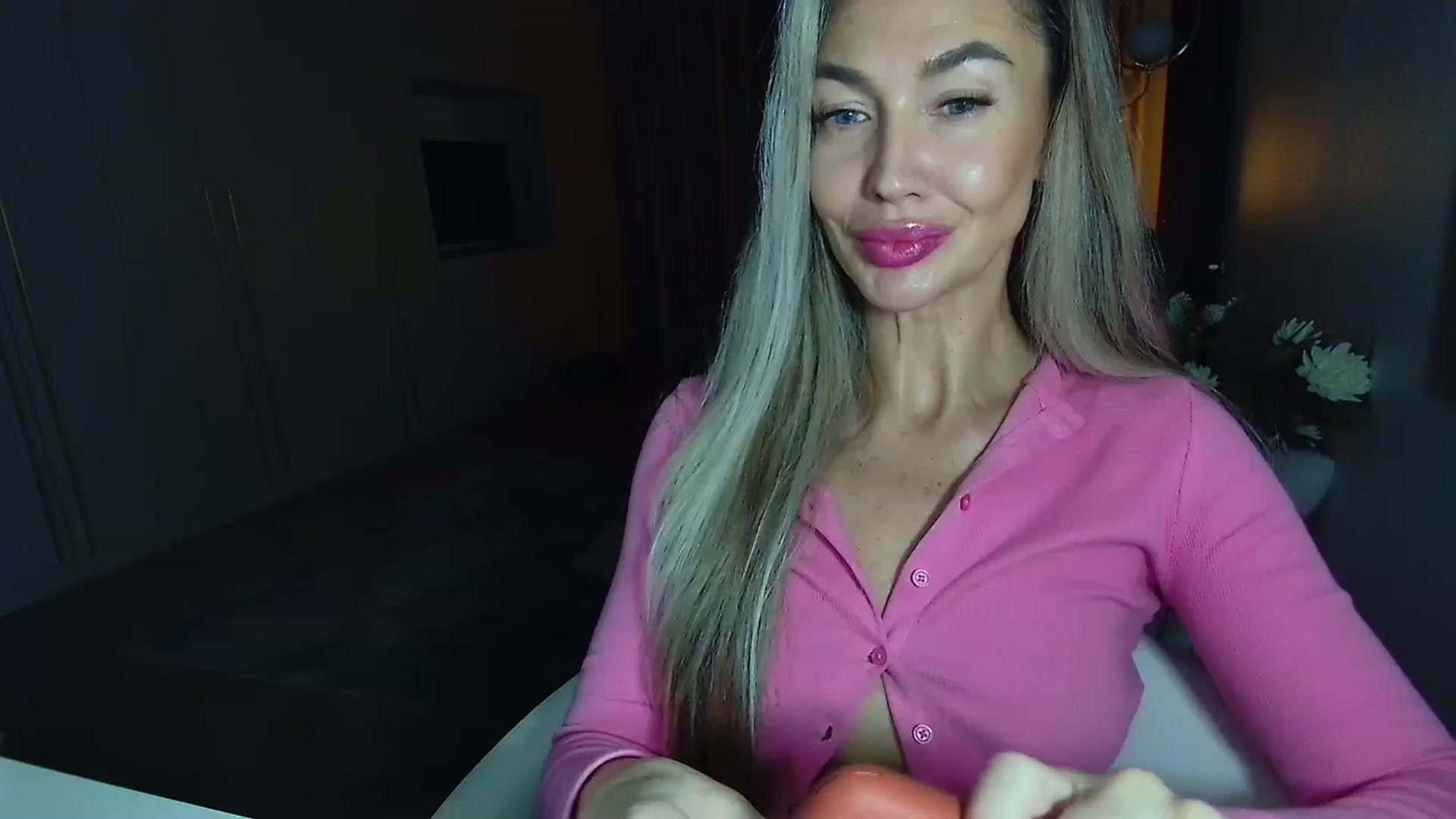 Gallery image thumbnail from Mystery_C's myfreecams stream on, 12/04/2025, 23:14 image 11 of 20