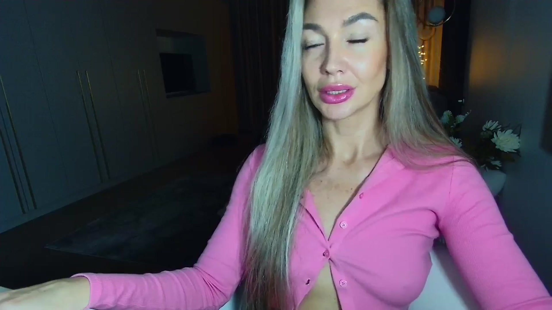 Gallery image thumbnail from Mystery_C's myfreecams stream on, 12/04/2025, 23:14 image 12 of 20