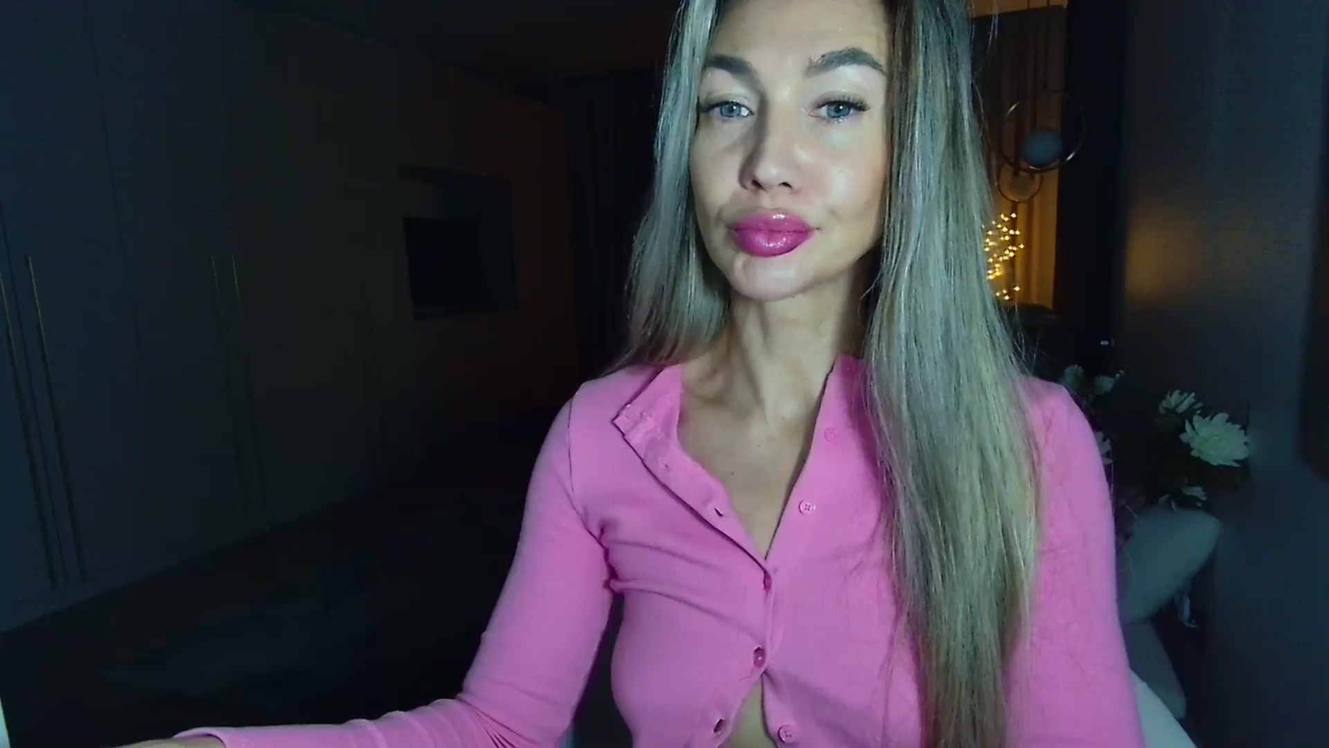 Gallery image thumbnail from Mystery_C's myfreecams stream on, 12/04/2025, 23:14 image 6 of 20