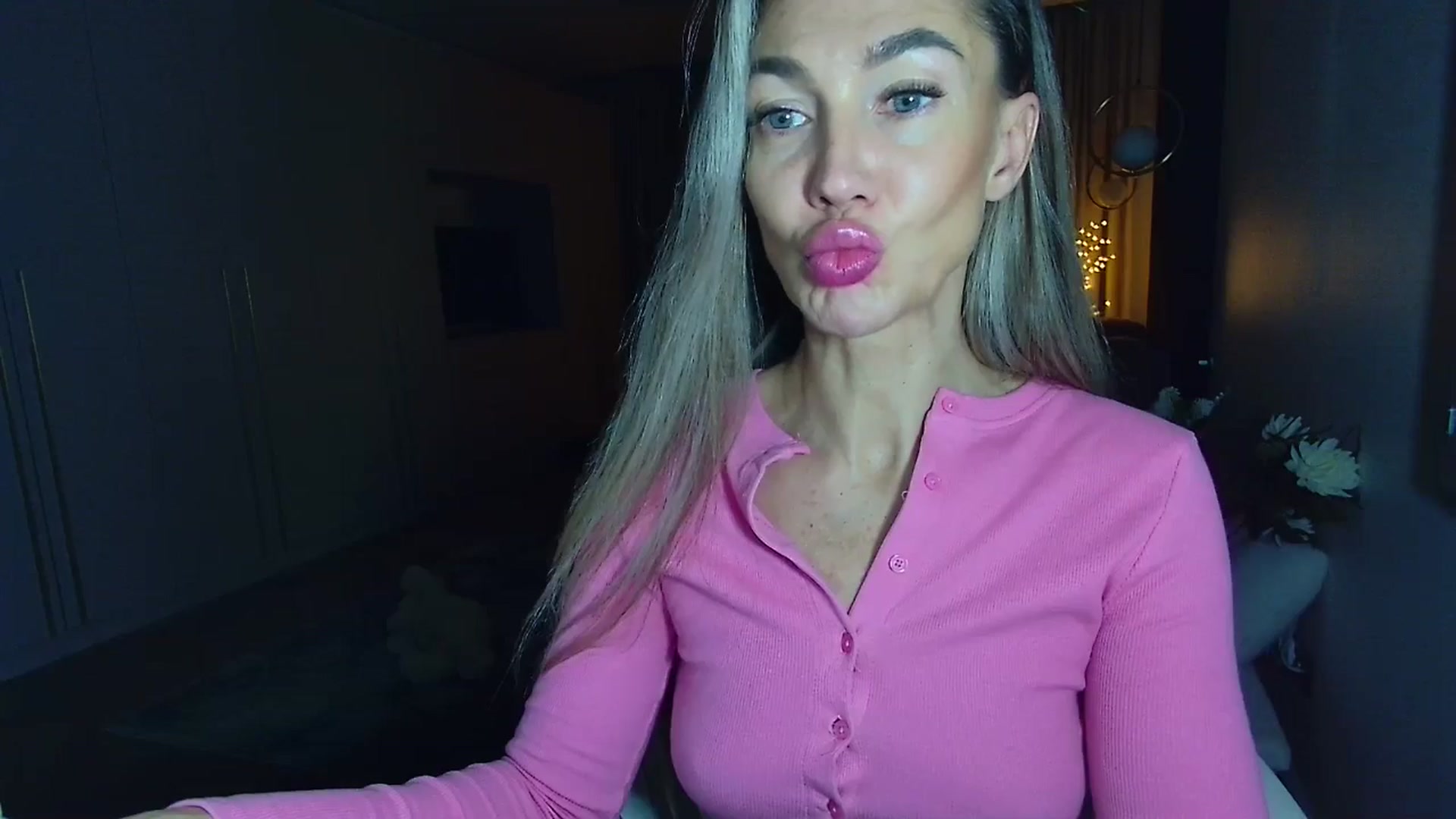 Gallery image thumbnail from Mystery_C's myfreecams stream on, 12/04/2025, 23:14 image 19 of 20