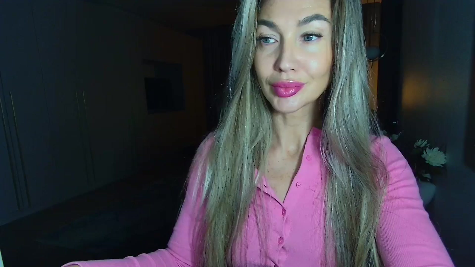 Gallery image thumbnail from Mystery_C's myfreecams stream on, 12/04/2025, 23:14 image 3 of 20