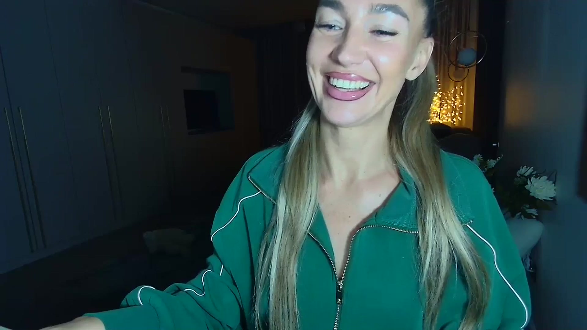 Gallery image thumbnail from Mystery_C's myfreecams stream on, 12/08/2025, 21:54 image 13 of 20