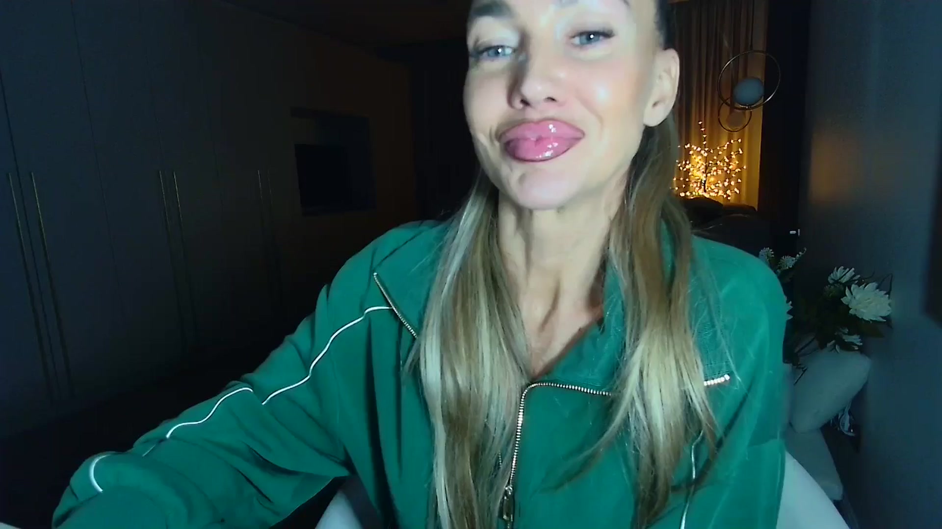 Gallery image thumbnail from Mystery_C's myfreecams stream on, 12/08/2025, 21:54 image 2 of 20