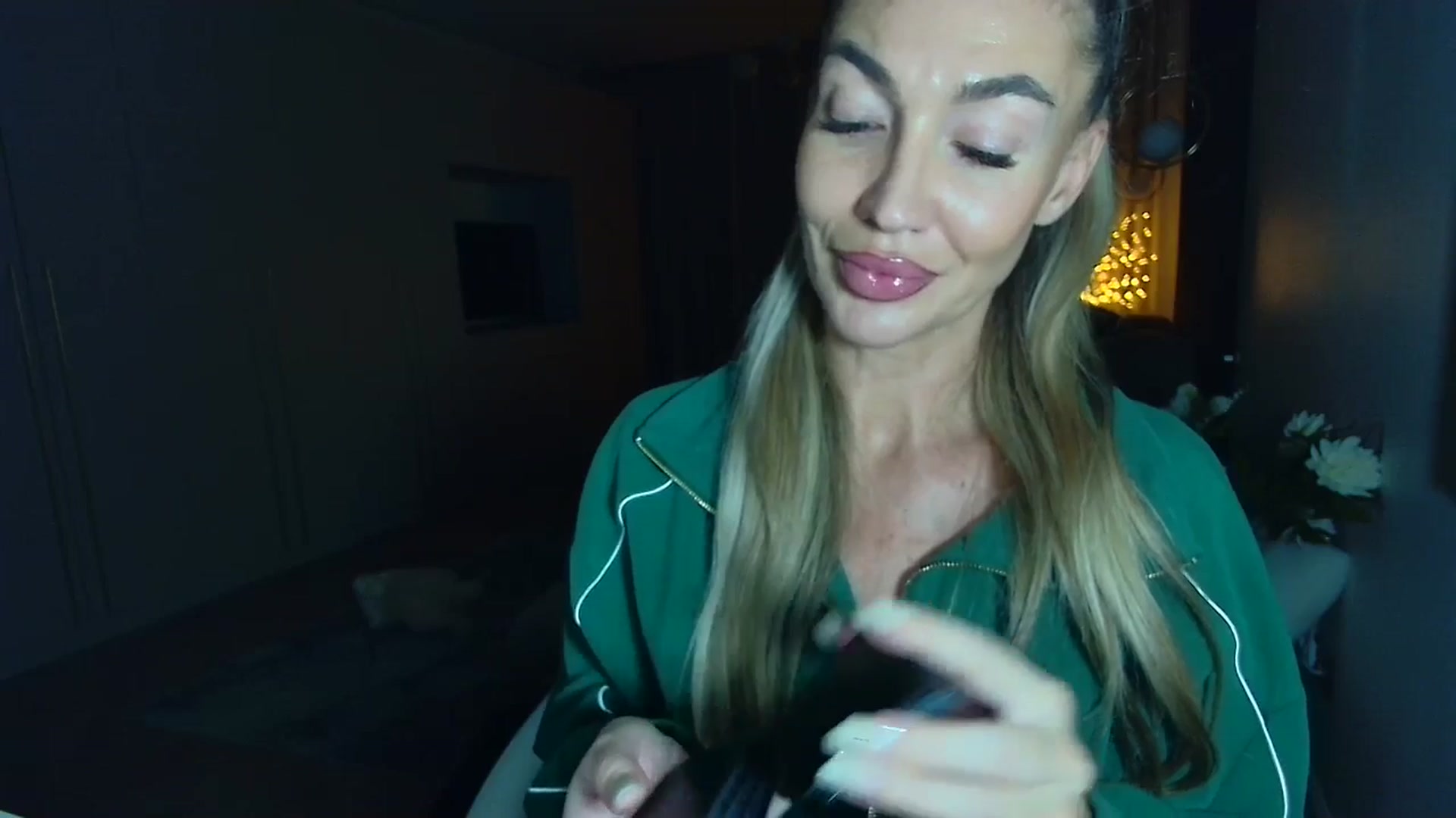 Gallery image thumbnail from Mystery_C's myfreecams stream on, 12/08/2025, 21:54 image 18 of 20