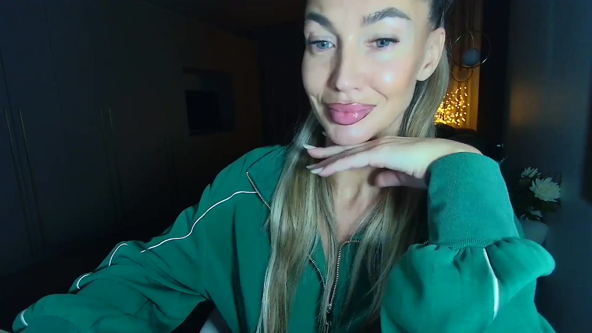 Gallery image thumbnail from Mystery_C's myfreecams stream on, 12/08/2025, 21:54 image 4 of 20